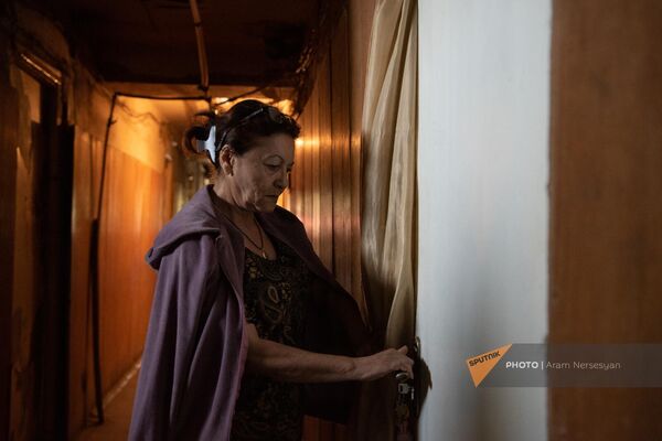 Արցախի պողոտայի 4-րդ նրբանցքի վթարային շենքի բնակչուհի Ժաննա Խաչատուրովան - Sputnik Արմենիա