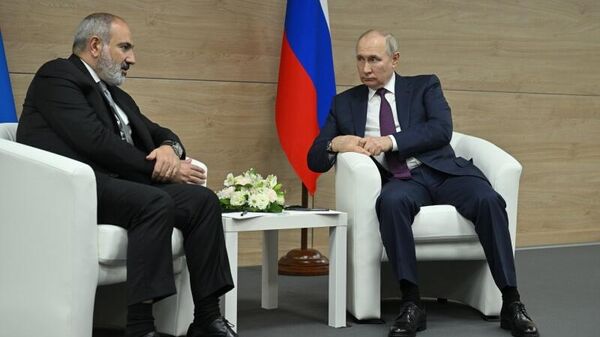 Премьер-министр Никол Пашинян и президент РФ Владимир Путин во время встречи в Сириусе (9 июня 2023). Сочи - Sputnik Արմենիա