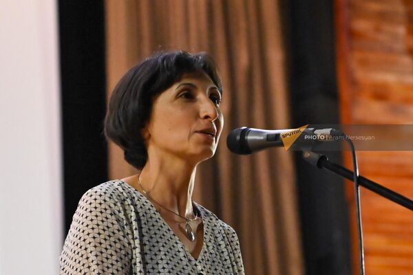 Член жюри Зара Ованнисян на церемонии открытия фестиваля Один кадр (12 июня 2023). Еревaн - Sputnik Армения