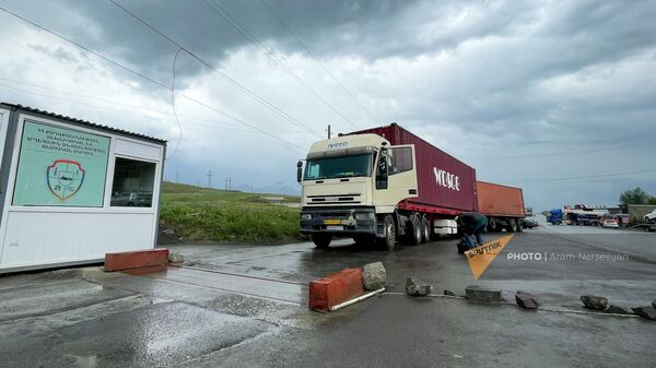 Пункт весового контроля на участке межгосударственной трассы в Сисиане - Sputnik Армения