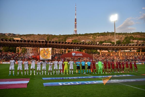 Сборные Армении и Латвии на старте матча группы D отборочного турнира ЕВРО-2024 - Sputnik Армения
