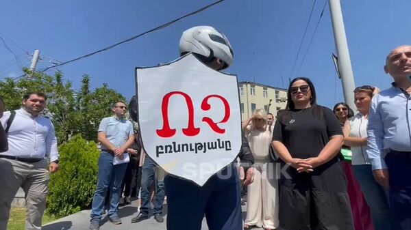 Акция у здания МВД против насилия в отношении адвокатов - Sputnik Армения