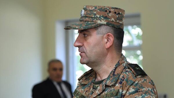 Начальник ГШ ВС РА Эдвард Асрян посетил центральный республиканский сборный пункт (20 июня 2023). Еревaн - Sputnik Армения