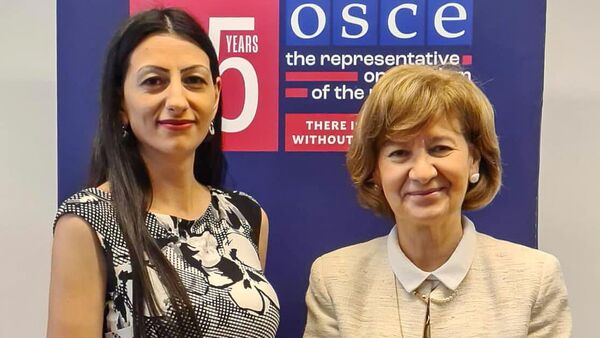 Անահիտ Մանասյանը ԵԱՀԿ մամուլի ազատության հարցերով ներկայացուցիչ Թերեզա Ռիբեյրոյի հետ - Sputnik Արմենիա