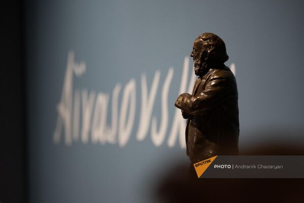 Маленькая бронзовая скульптура Ованнеса Айвазовского - Sputnik Армения