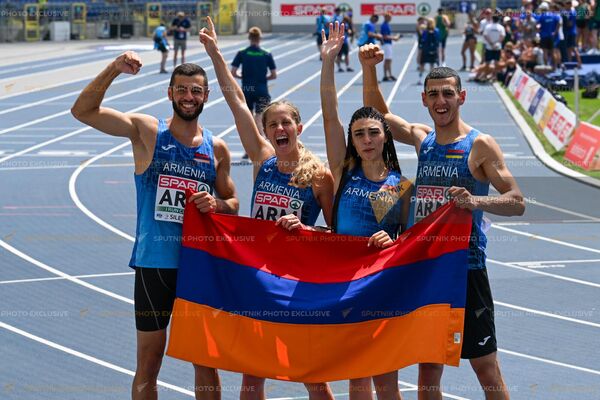 Армянские бегуны на Третьих Европейских играх  - Sputnik Армения