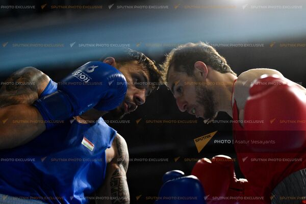 Нарек Ованнисян  во время боя с венгром Ричардом Ковачем в мужской весовой категории 63,5 кг. на III Европейских Летних Играх (25 июня 2023). Краков - Sputnik Армения