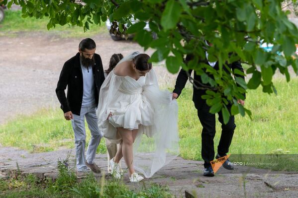 Жених и невеста на фестивале &quot;В горах&quot; - Sputnik Армения