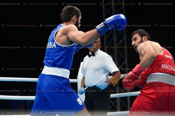 Боксер Гурген Мадоян в мужской весовой категории 71 кг. во время боя с противником из Сербии на III Европейских Летних Играх (28 июня 2023). Краков - Sputnik Армения