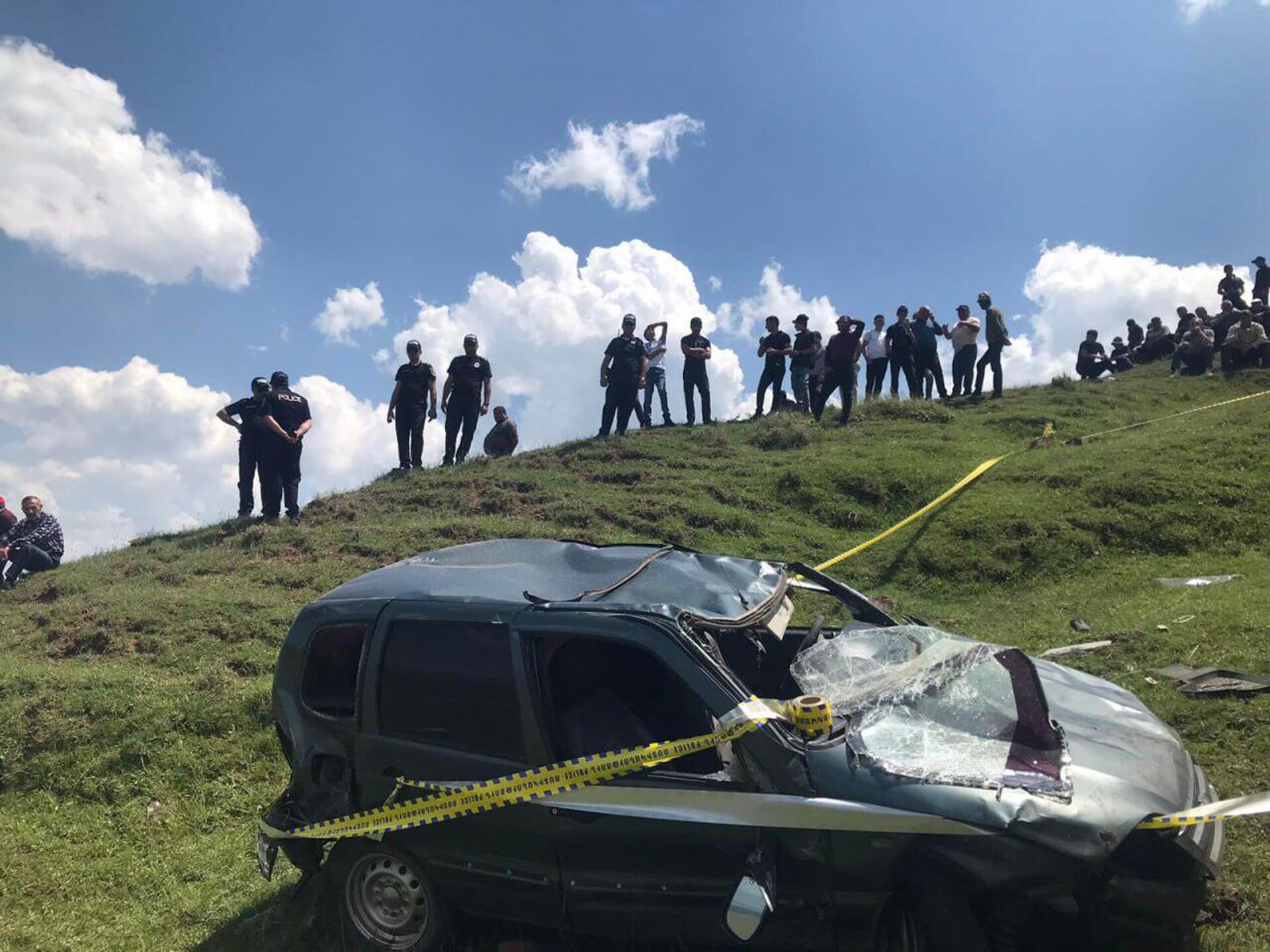 Перевернутый в ущелье автомобиль у села Еранос (29 июня 2023). Гегаркуник - Sputnik Արմենիա, 1920, 29.06.2023