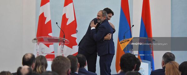 Брифинг премьер-министров Армении и Канады Никола Пашиняна и Джастина Трюдо (13 октября 2018). Еревaн Брифинг премьер-министров Армении и Канады Никола Пашиняна и Джастина Трюдо (13 октября 2018). Еревaн - Sputnik Армения