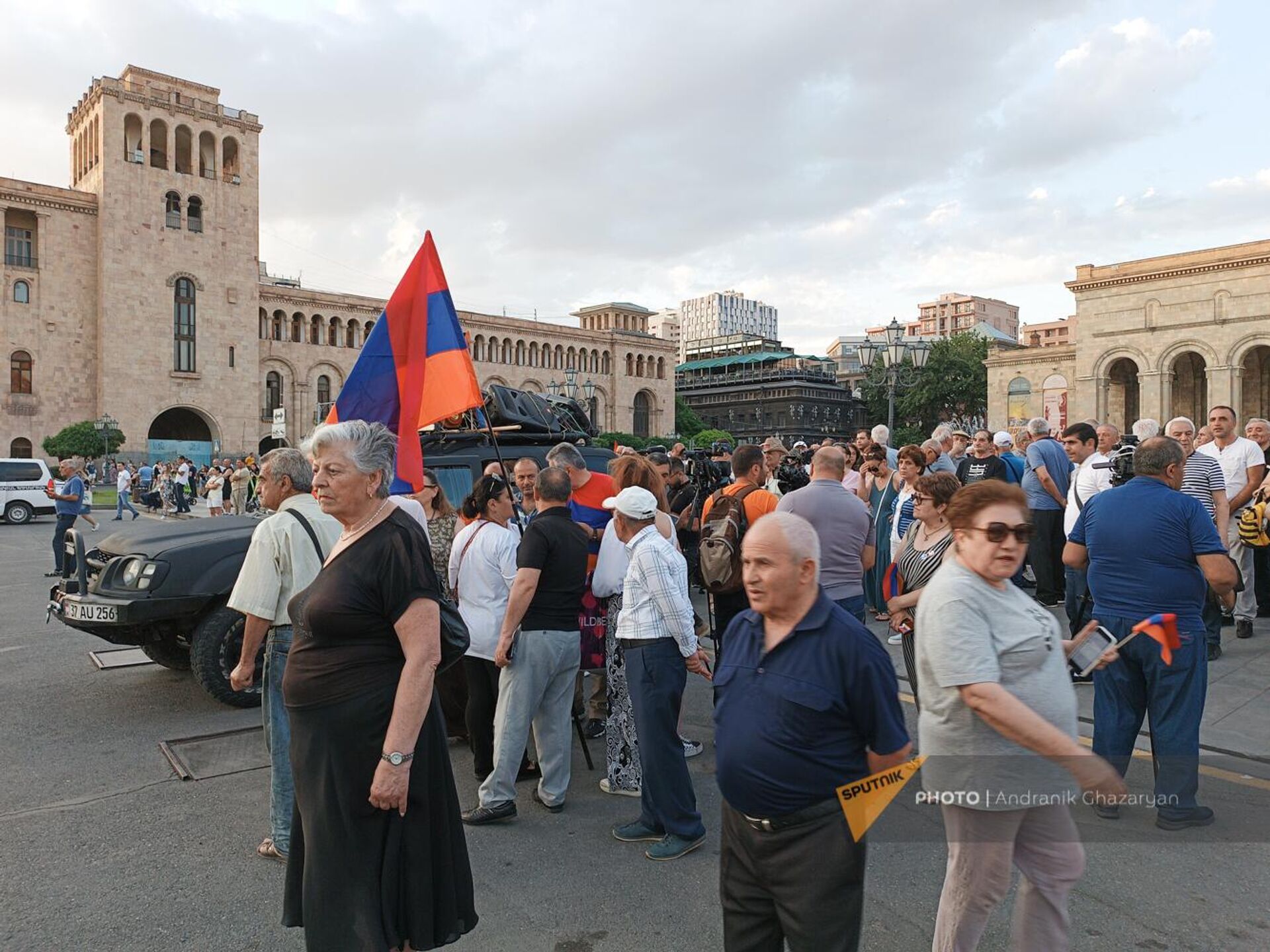 Участники митинга по случаю Дня Конституции на площади Республики (5 июля 2023). Еревaн - Sputnik Արմենիա, 1920, 05.07.2023