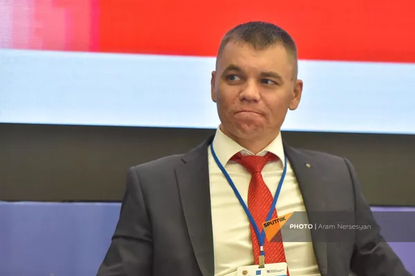 Замминистрацифрового развития , связи и массовых коммуникаций РФ Андрей Заренин на армяно-российском форуме Цифровая трансформация предприятий промышленности: новые бизнес-модели и технологии (5 июля 2023). Еревaн Замминистрацифрового развития , связи и массовых коммуникаций РФ Андрей Заренин на армяно-российском форуме Цифровая трансформация предприятий промышленности: новые бизнес-модели и технологии (5 июля 2023). Еревaн - Sputnik Армения