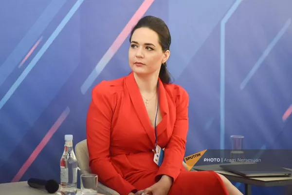 Вице-президент национального института системных исследований проблем предпринимательства Анна Никитченко на армяно-российском форуме Цифровая трансформация предприятий промышленности: новые бизнес-модели и технологии (5 июля 2023). Еревaн Вице-президент национального института системных исследований проблем предпринимательства Анна Никитченко на армяно-российском форуме Цифровая трансформация предприятий промышленности: новые бизнес-модели и технологии (5 июля 2023). Еревaн - Sputnik Армения