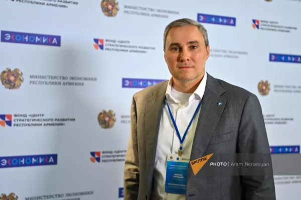 Генеральный директор Русатома Михаил Турундаев на армяно-российском форуме Цифровая трансформация предприятий промышленности: новые бизнес-модели и технологии (5 июля 2023). Еревaн Генеральный директор Русатома Михаил Турундаев на армяно-российском форуме Цифровая трансформация предприятий промышленности: новые бизнес-модели и технологии (5 июля 2023). Еревaн - Sputnik Армения