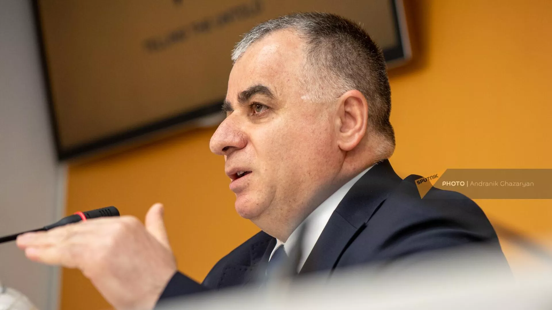 Председатель общественной организации Диалог Юрий Навоян на пресс-конференции по теме Что тревожит российских армян в отношениях Еревана и Москвы (7 июля 2023). Еревaн Председатель общественной организации Диалог Юрий Навоян на пресс-конференции по теме Что тревожит российских армян в отношениях Еревана и Москвы (7 июля 2023). Еревaн - Sputnik Армения, 1920, 07.07.2023