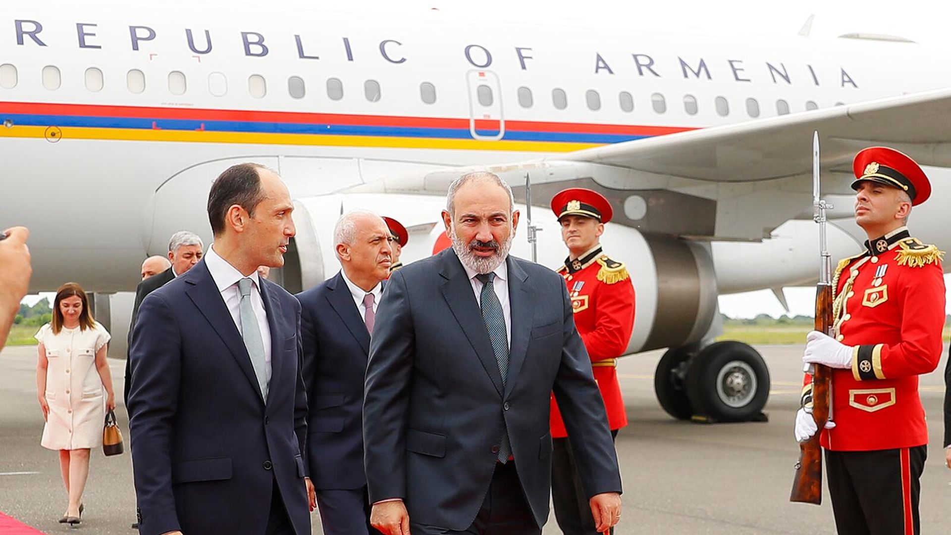 Նիկոլ Փաշինյանը Բաթումի օդանավակայանում - Sputnik Արմենիա, 1920, 07.07.2023