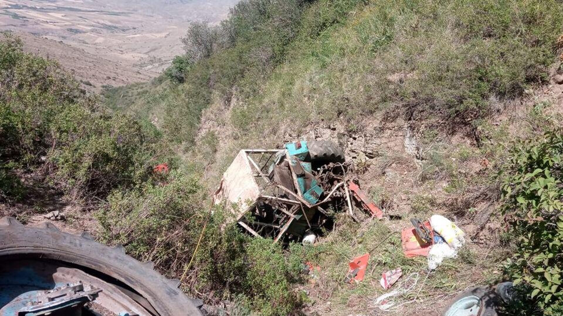 Վայոց Ձորում տրակտոր է գլորվել ձորը - Sputnik Արմենիա, 1920, 07.07.2023