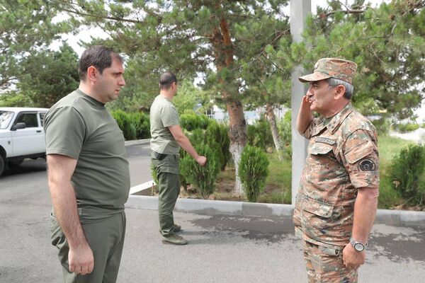 Министр обороны Сурен Папикян посетил одну из воинских частей и проследил за проведением аттестационных экзаменов военнослужащих (11 июля 2023). Армения - Sputnik Армения