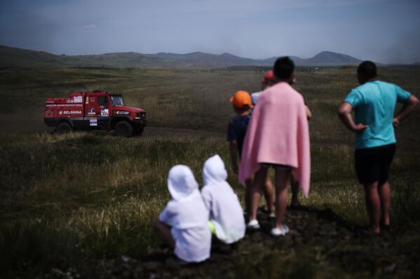 Экипаж команды MAZ-SPORTauto на дистанции 3 этапа ралли Шелковый путь - 2023 - Sputnik Армения
