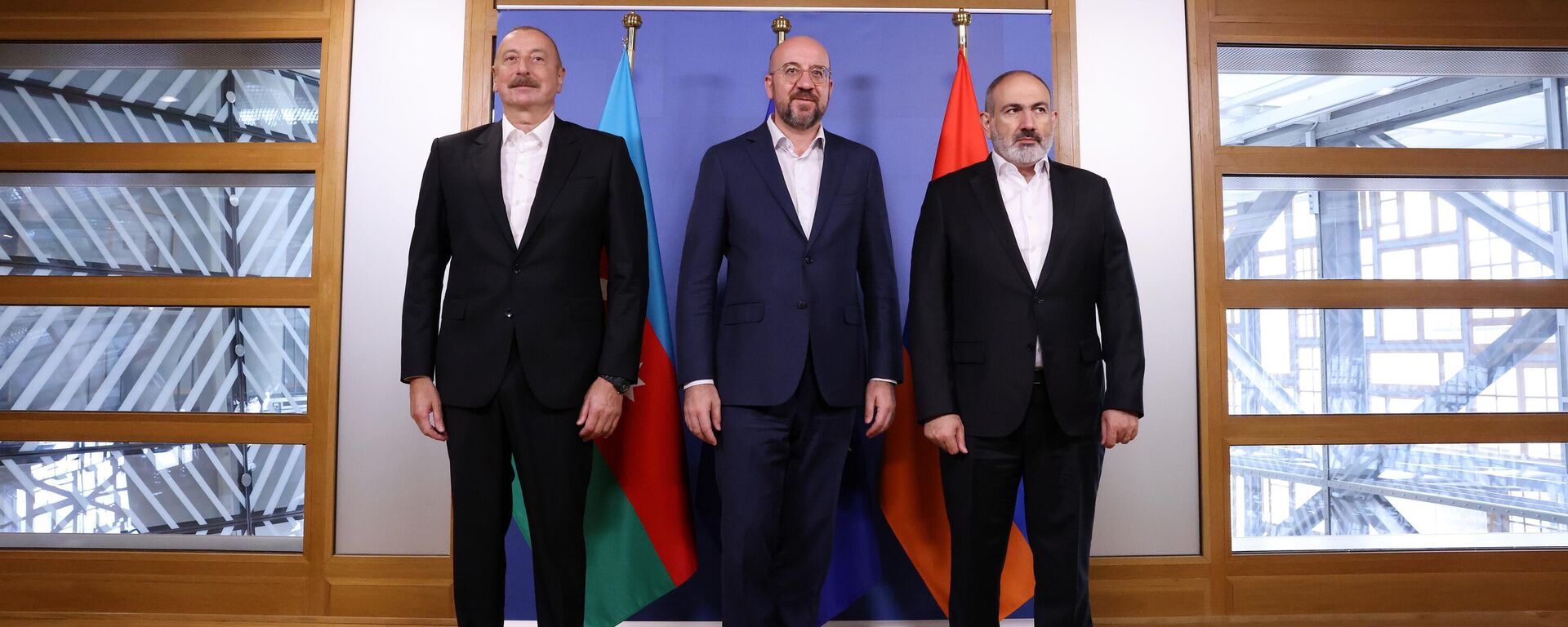 Трехсторонняя встреча премьер-министра Армении Никола Пашиняна, председателя Европейского совета Шарля Мишеля и президента Азербайджана Ильхама Алиева (15 июля 2023). Брюссель - Sputnik Армения, 1920, 17.07.2023