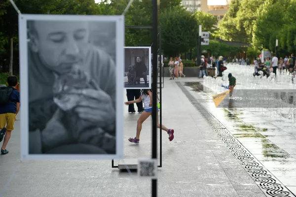 Благотворительная выставка фотографий Нарине Карапетян осажденного Арцаха Служба (17 июля 2023). Еревaн Благотворительная выставка фотографий Нарине Карапетян осажденного Арцаха Служба (17 июля 2023). Еревaн - Sputnik Армения
