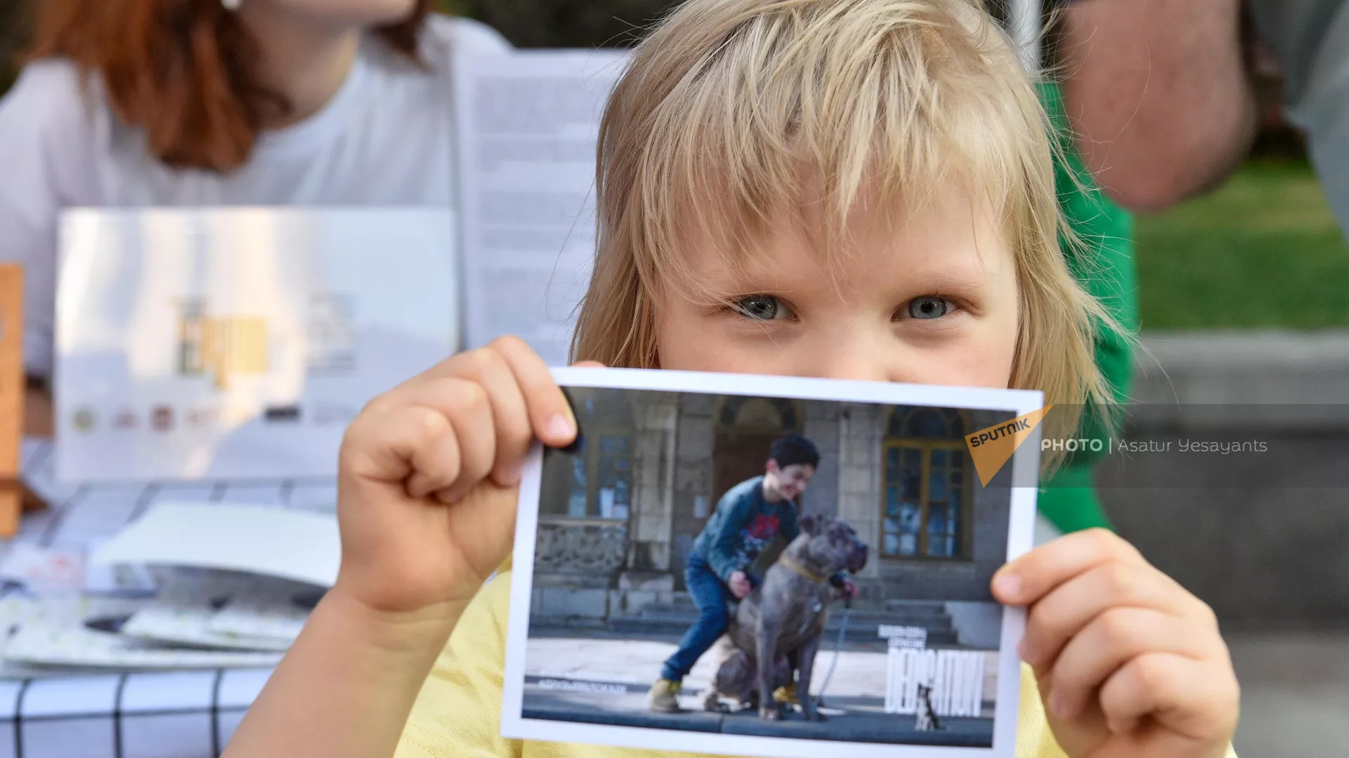 Благотворительная выставка фотографий Нарине Карапетян осажденного Арцаха Служба (17 июля 2023). Еревaн Благотворительная выставка фотографий Нарине Карапетян осажденного Арцаха Служба (17 июля 2023). Еревaн - Sputnik Армения, 1920, 17.07.2023