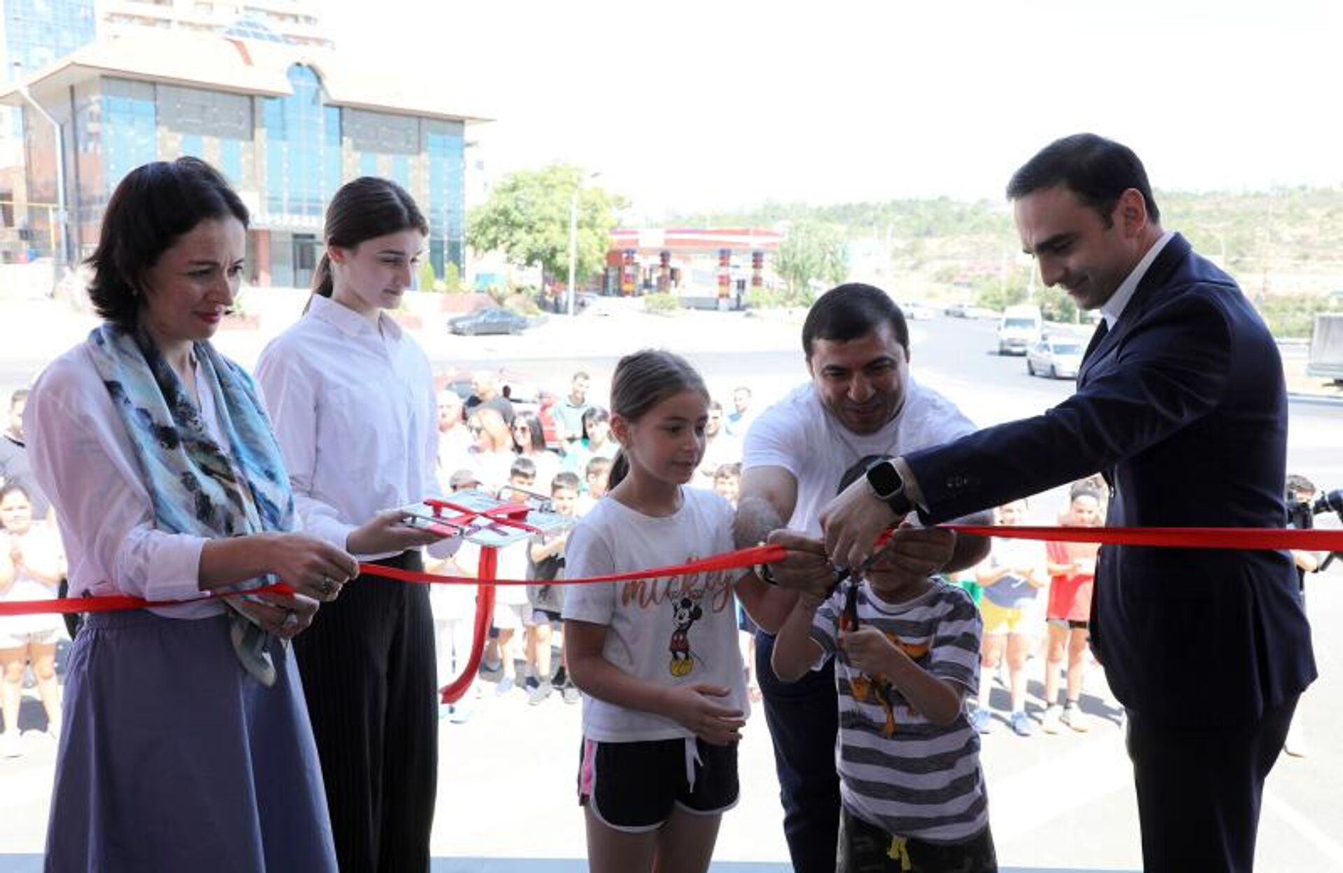 Официальная церемония открытия спортзала Киликия Ереванской детско-юношеской школы тенниса и бадминтона (18 июля 2023). Еревaн - Sputnik Արմենիա, 1920, 18.07.2023
