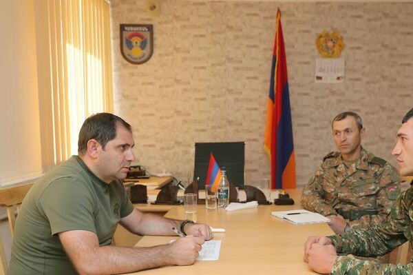 Սուրեն Պապիկյանը ՊՆ N զորամասում առանձնազրույցներ է ունեցել սպաների հետ - Sputnik Армения
