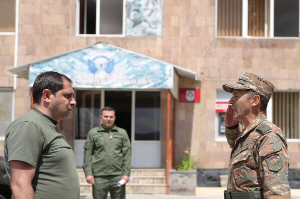 Министр обороны Сурен Папикян посетил одну из воинских частей республики (18 июля 2023) - Sputnik Армения