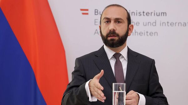 Министр иностранных дел Армении Арарат Мирзоян на совместной пресс-конференция с австрийским коллегой по итогам встречи (18 июля 2023). Вена - Sputnik Армения