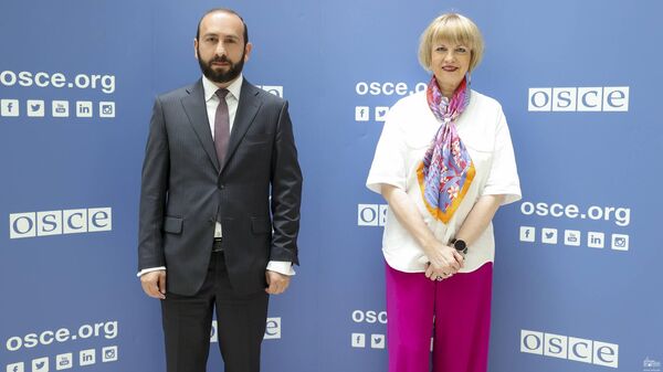 Министр иностранных дел РА Арарат Мирзоян встретился с генеральным секретарем ОБСЕ Хельгой Шмид (18 июля 2023). Вена - Sputnik Армения