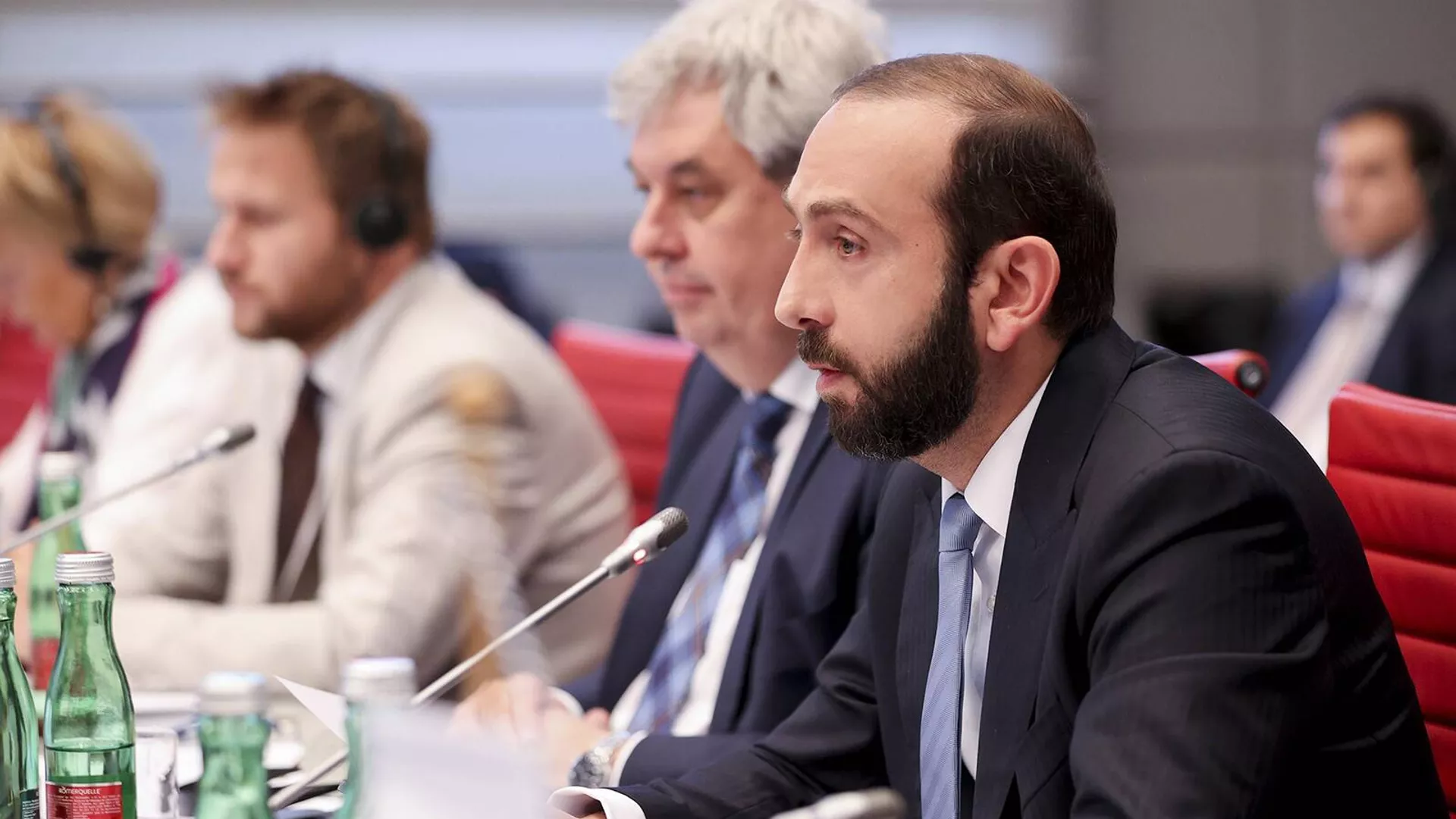 Министр иностранных дел Армении Арарат Мирзоян выступил на специальном заседании Постоянного совета ОБСЕ, созванном по требованию Армении (20 июля 2023). Вена Министр иностранных дел Армении Арарат Мирзоян выступил на специальном заседании Постоянного совета ОБСЕ, созванном по требованию Армении (20 июля 2023). Вена - Sputnik Армения, 1920, 21.07.2023