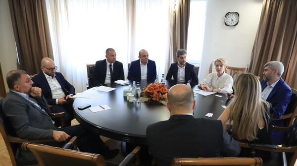 Министр экономики Ваан Керобян принял руководство компании Ozon (20 июля 2023). Еревaн - Sputnik Армения