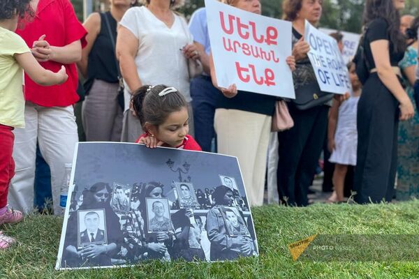 Акция против блокады Нагорного Карабаха и в поддержку открытия Лачинского коридора на площади Мясникяна (21 июля 2023). Еревaн - Sputnik Армения