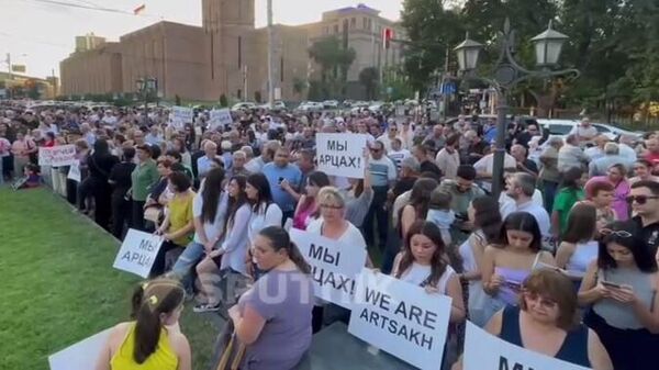 Акция в поддержку народа Нагорного Карабаха прошла в Ереване на площади Мясникяна - Sputnik Армения