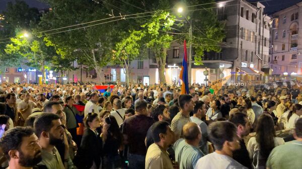 Шествие участников движения в поддержку Нагорного Карабаха по проспекту Маштоца (21 июля 2023). Еревaн - Sputnik Армения