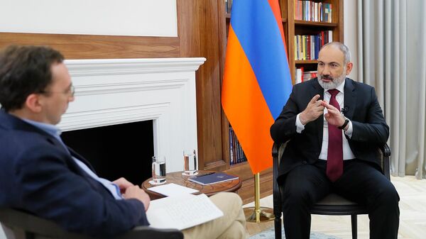 Премьер-министр Никол Пашинян во время интервью агентству AFP - Sputnik Армения