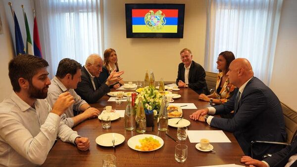 Президент Ваагн Хачатурян посетил консульство Армении в Венеции (24 июля 2023). Италия - Sputnik Армения