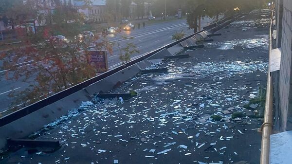 Последствия атаки украинским БПЛА бизнес-центра на улице Лихачёва и на Комсомольском проспекте (24 июля 2023). Москва - Sputnik Армения