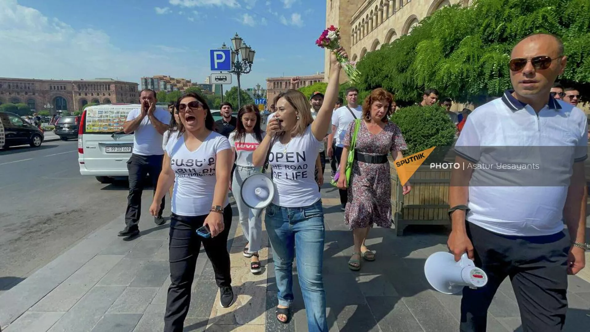 Участники акции в поддержку Карабаха на площади Республики (24 июля 2023). Еревaн Участники акции в поддержку Карабаха на площади Республики (24 июля 2023). Еревaн - Sputnik Армения, 1920, 24.07.2023