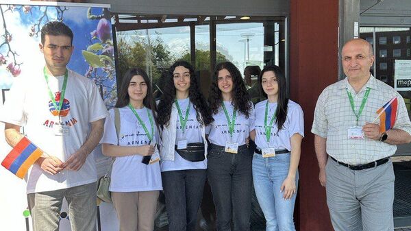 Участницы из Армении 3-й Европейской олимпиады для девушек по информатике в Швеции - Sputnik Армения
