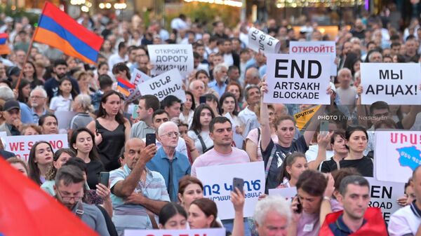 Участники митинга Мы-Арцах на площади Свободы (25 июля 2023). Еревaн - Sputnik Армения