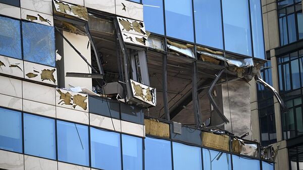 Повреждения и разбитые стекла в здании делового центра Москвa-сити в результате атаки украинских беспилотников (30 июля 2023). Москвa - Sputnik Արմենիա