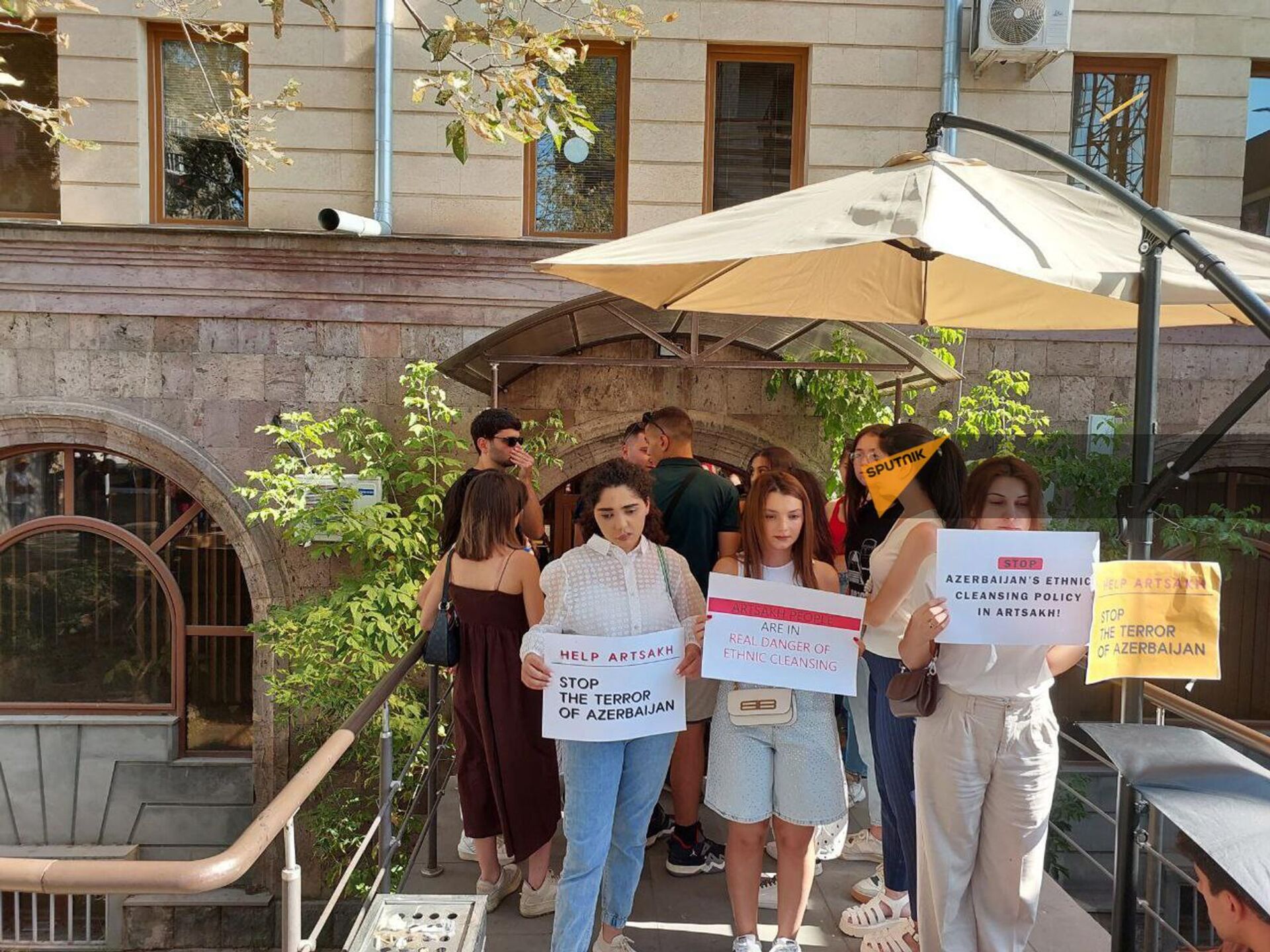 Студенты разных вузов проводят акцию в поддержку Вагифа Хачатряна (31 июля 2023). Еревaн - Sputnik Армения, 1920, 31.07.2023