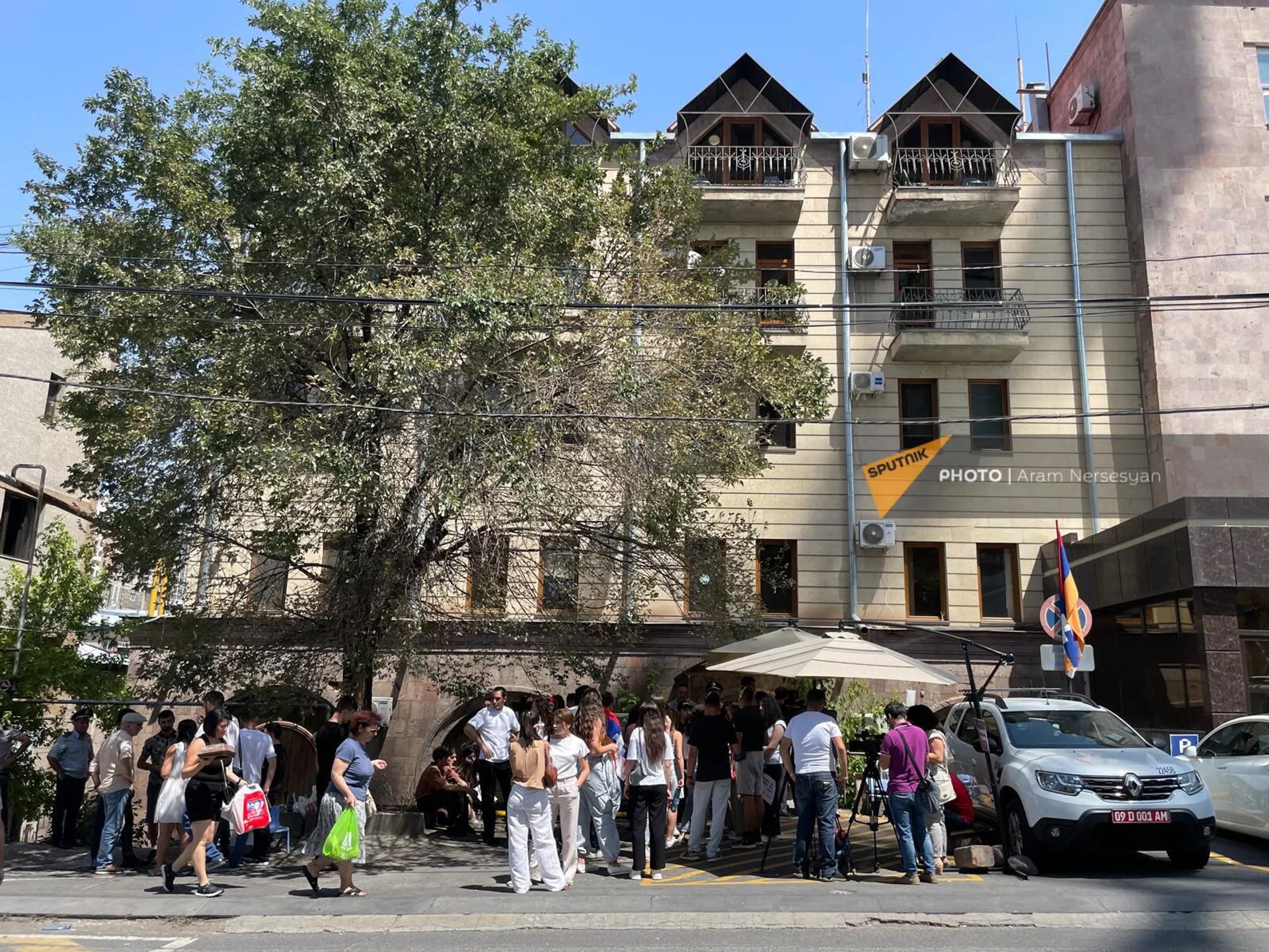 Акция протеста у офиса МККК в поддержку похищенного Вагифа ХАчатряна (31 июля 2023). Еревaн Акция протеста у офиса МККК в поддержку похищенного Вагифа ХАчатряна (31 июля 2023). Еревaн - Sputnik Армения, 1920, 31.07.2023