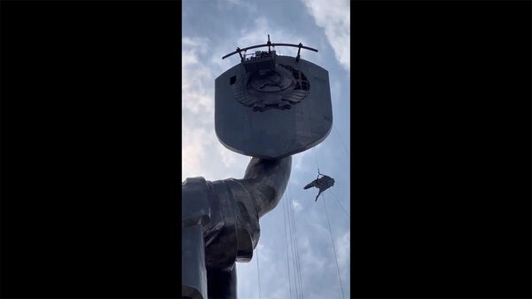 Կիևում ապամոնտաժել են «Մայր Հայրենիք» հուշարձանին ամրացված ԽՍՀՄ զինանշանը - Sputnik Արմենիա