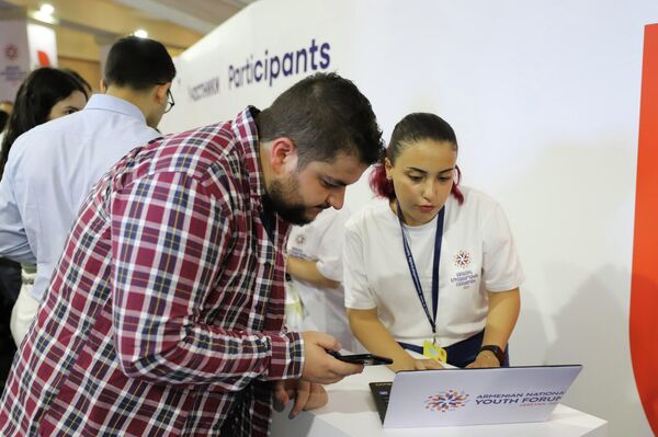 Երևանում մեկնարկել է 600 սփյուռքահայ երիտասարդի մասնակցությամբ երիտասարդական համաժողովը - Sputnik Արմենիա