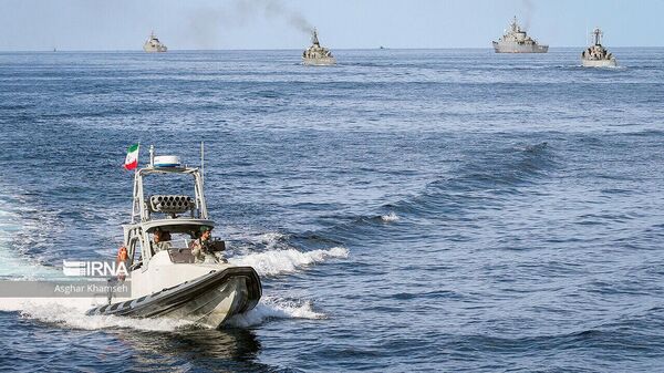 Военно-морской флот Корпуса стражей исламской революции (КСИР) проводит военно-морские учения в Персидском заливе - Sputnik Армения