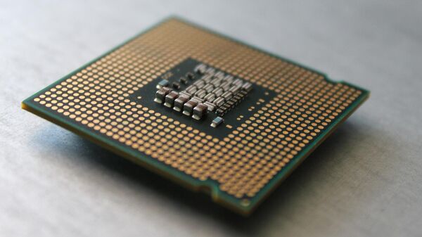 Компьютерный чип на столе - Sputnik Армения